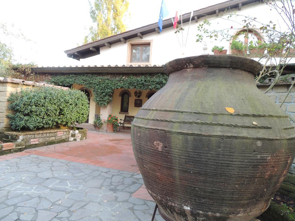 Вилла Country Relais I Due Laghi Ангвиллара-Сабация Экстерьер фото
