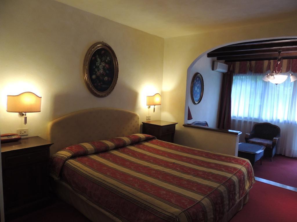 Вилла Country Relais I Due Laghi Ангвиллара-Сабация Номер фото