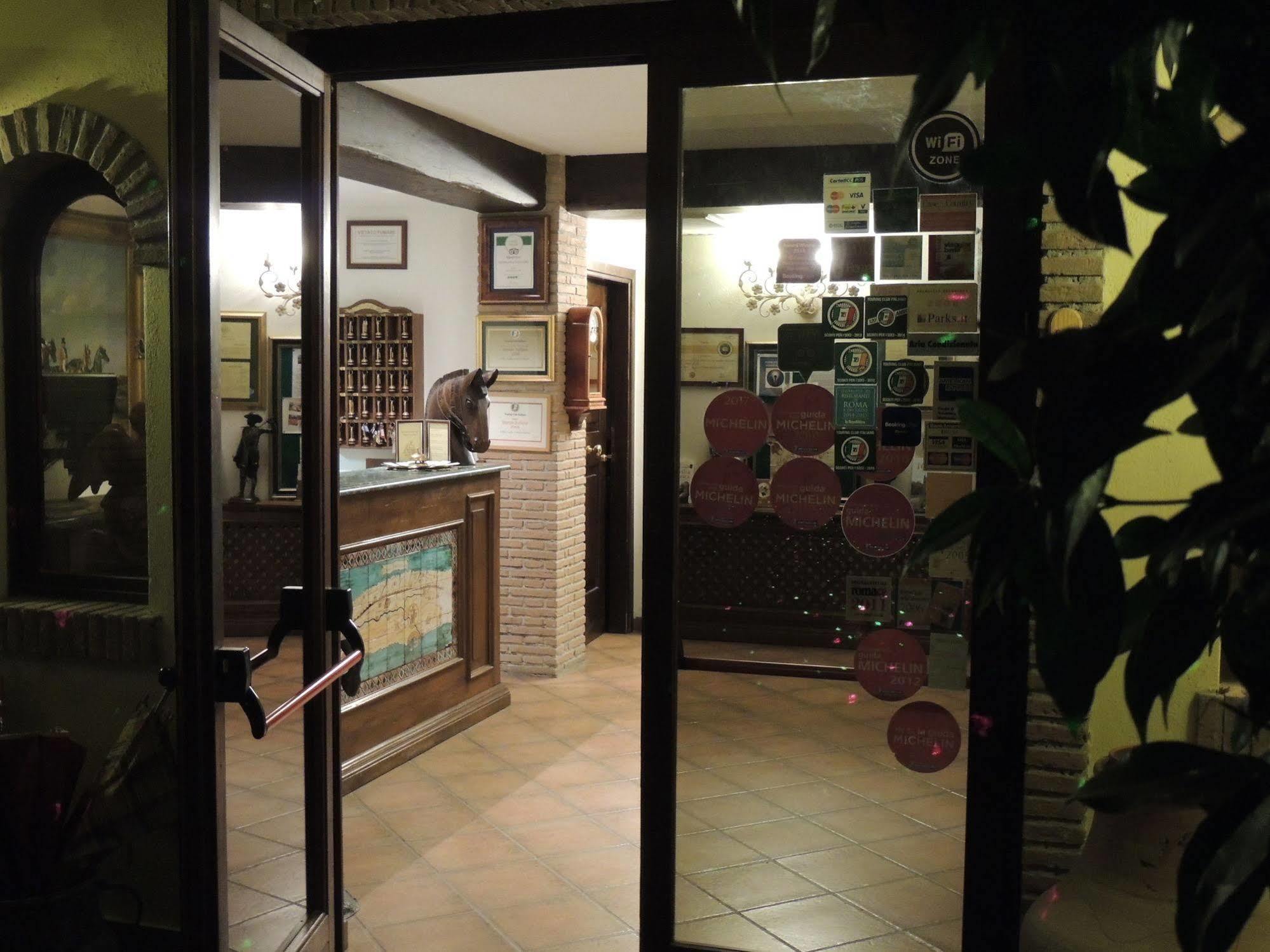 Вилла Country Relais I Due Laghi Ангвиллара-Сабация Экстерьер фото