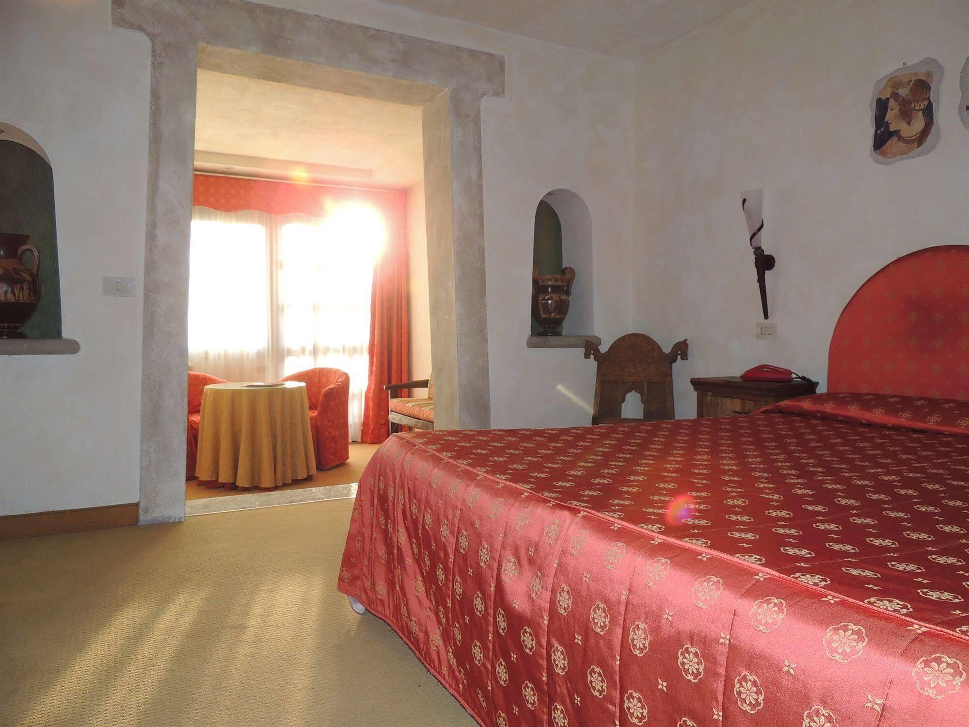 Вилла Country Relais I Due Laghi Ангвиллара-Сабация Экстерьер фото