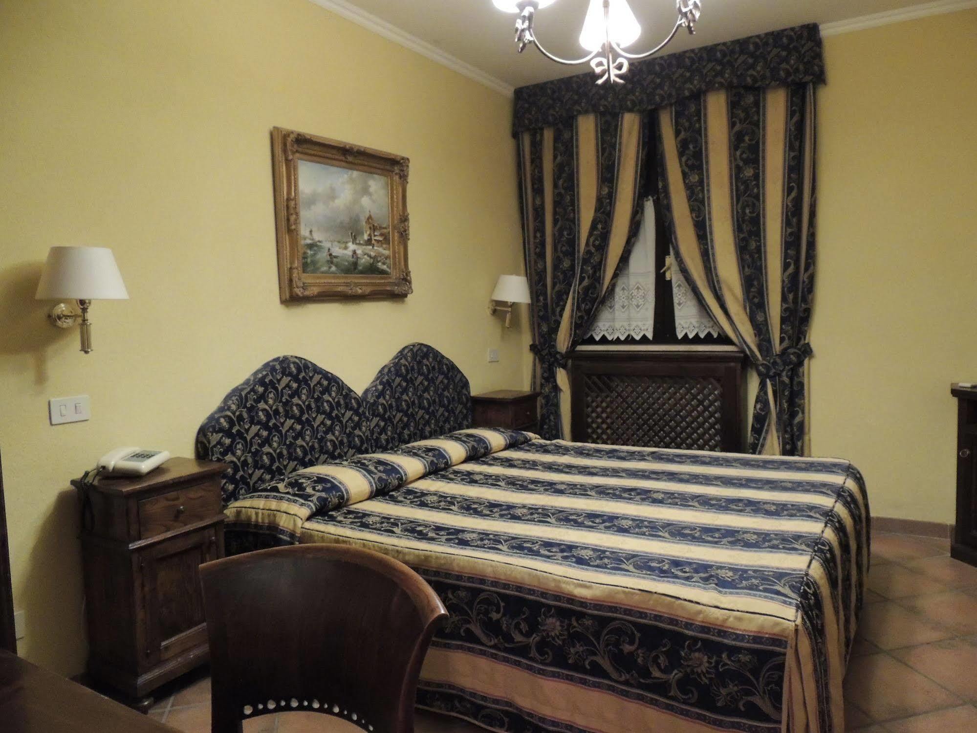 Вилла Country Relais I Due Laghi Ангвиллара-Сабация Экстерьер фото